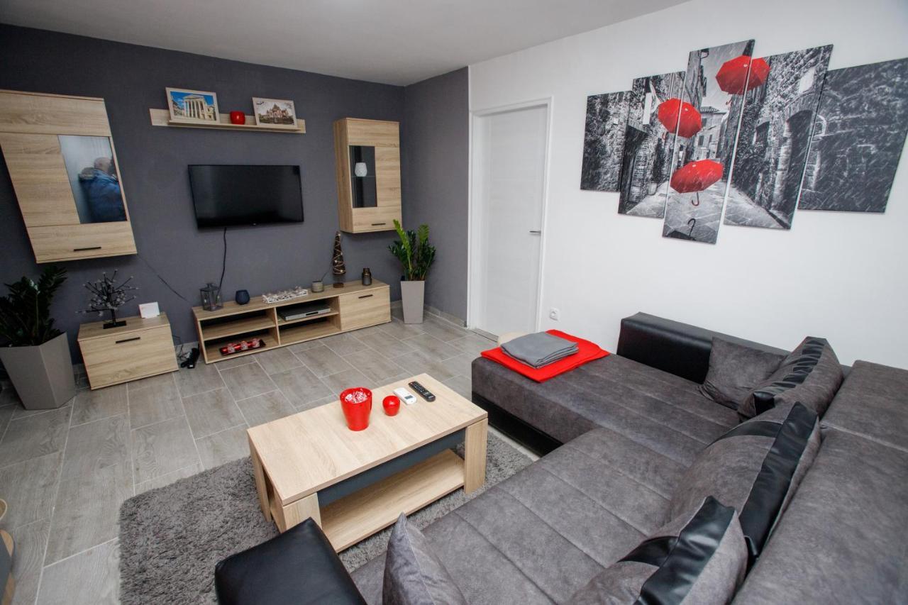 7 Days Premium Apartment Subotica Bagian luar foto
