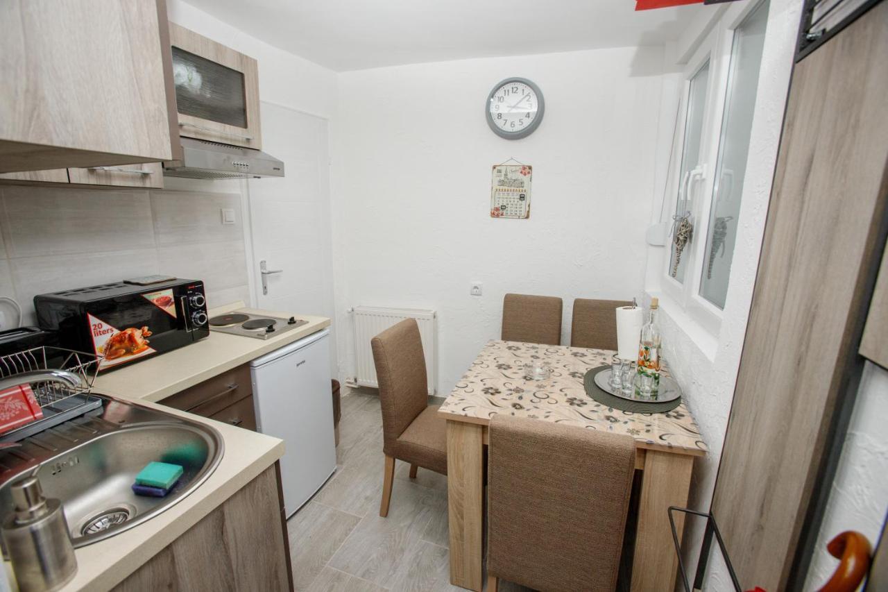 7 Days Premium Apartment Subotica Bagian luar foto